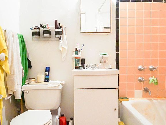 5th image of 226 E 6th St APT 1B