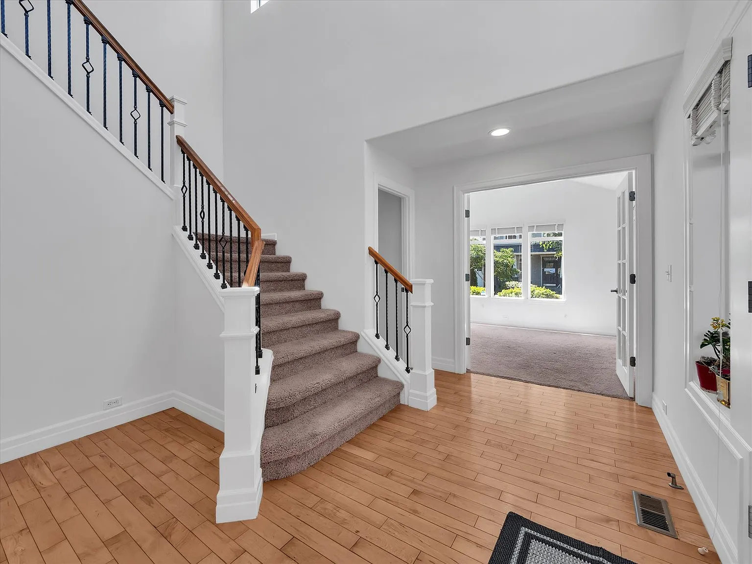 4 bed, 2617 sqft, $4,250 — Photo 3