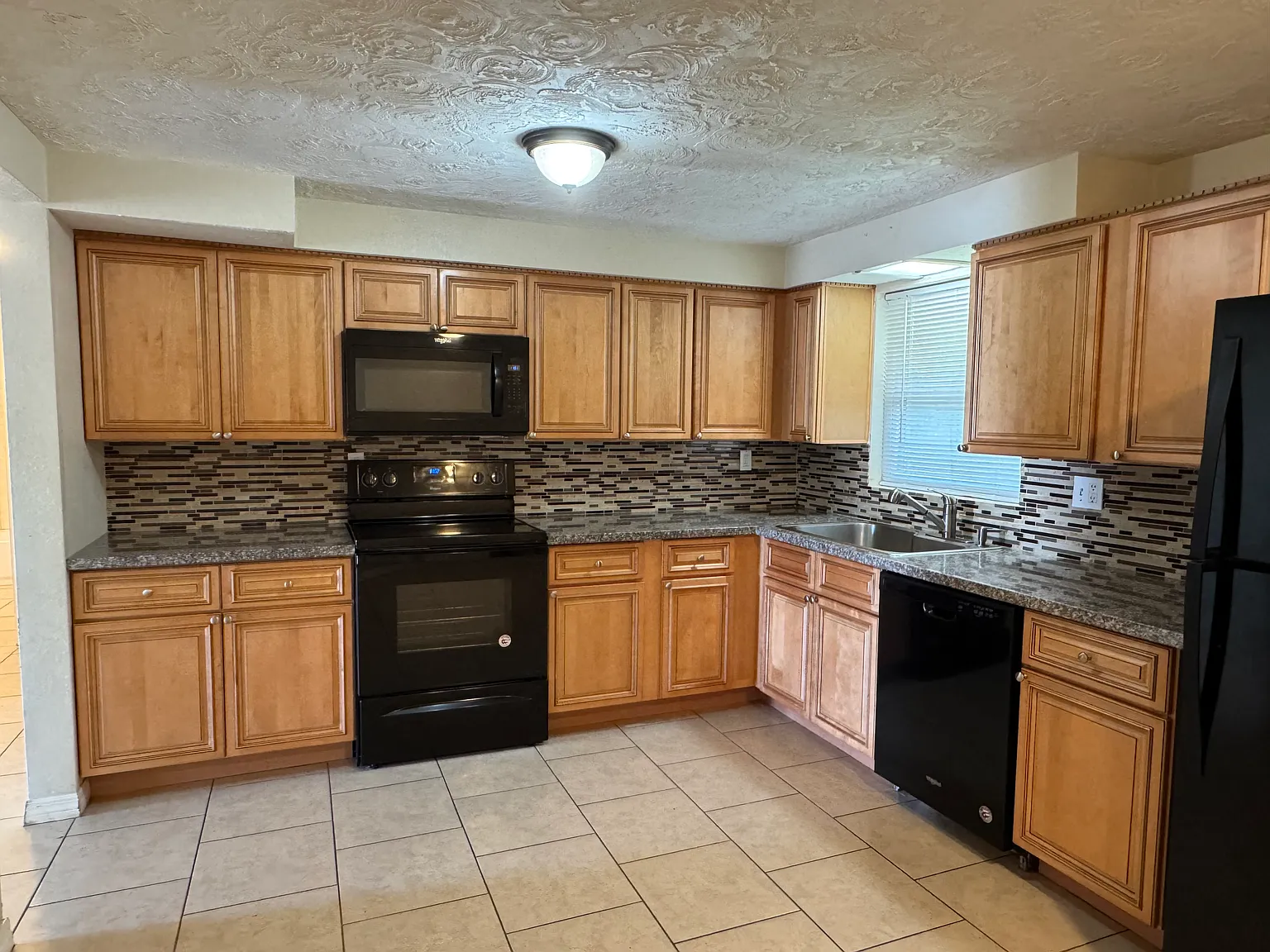 4 bed, 1800 sqft, $2,200 — Photo 4