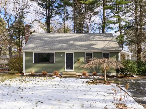 216 Old Plymouth St, East Bridgewater, MA 02333