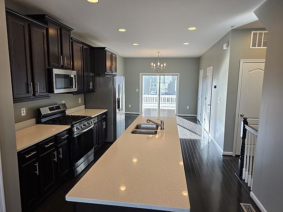 5th image of 629 Quarterpath Way Gln