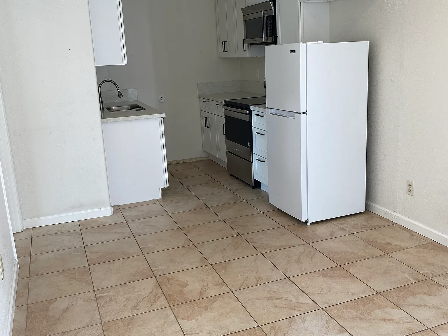 1 bed, $2,200 — Photo 2