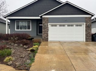 2066 Marsh Ln, Medford, OR 97501