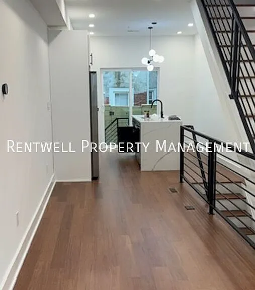 1923 N Mutter St — Photo 1