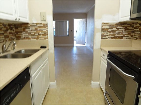 5th image of 10009 Twin Lakes Dr