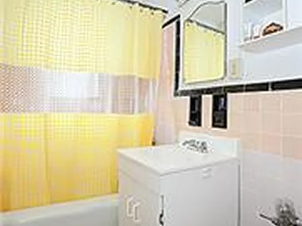 66-37 Yellowstone Boulevard image 1 of 4