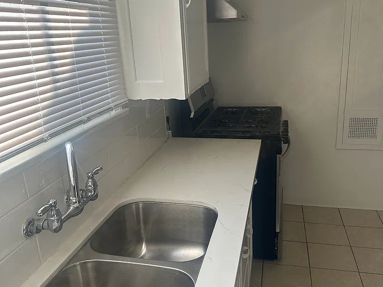 959 Gayley Ave #19 — Photo 7