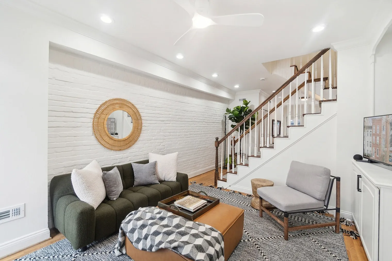 4 bed, 2.0 bath, $12,936 — Photo 2