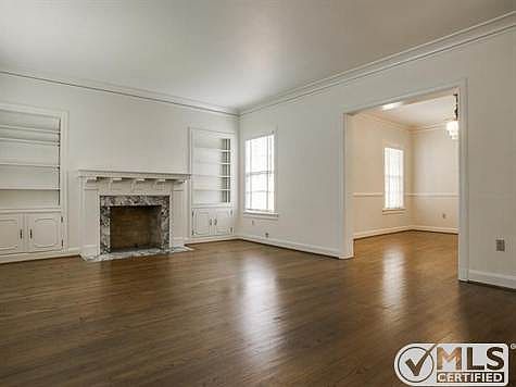 3rd image of 4548 S Versailles Ave