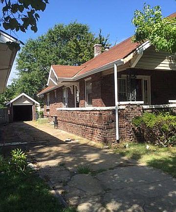 4th image of 1409 N Broadway St