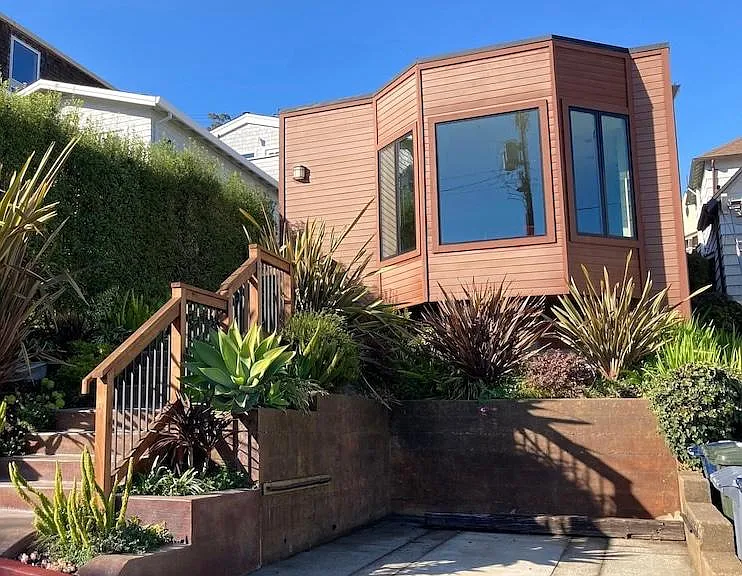 Olive St — Photo 1
