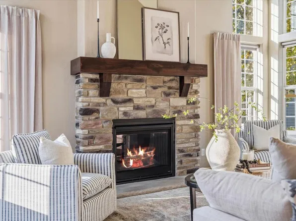 W239N2317 Hawks Meadow COURT, Waukesha, WI 53188