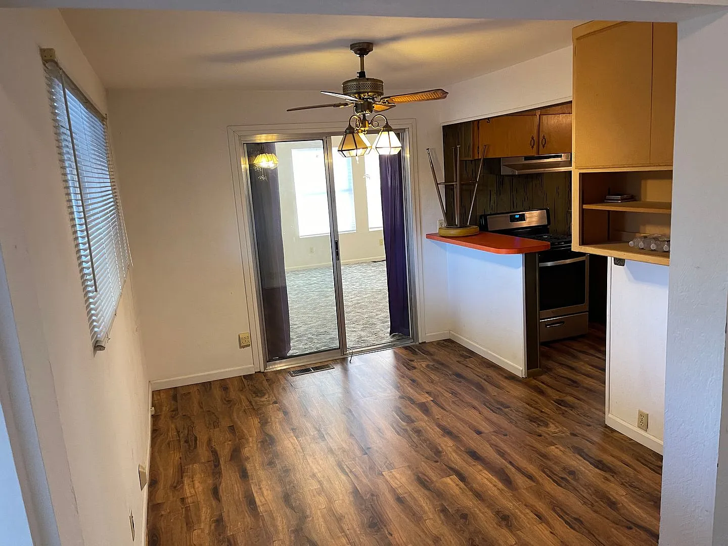 Paradise 3 bedroom 2 1/2 bath, large home, shop, natural landscaping. — Photo 4