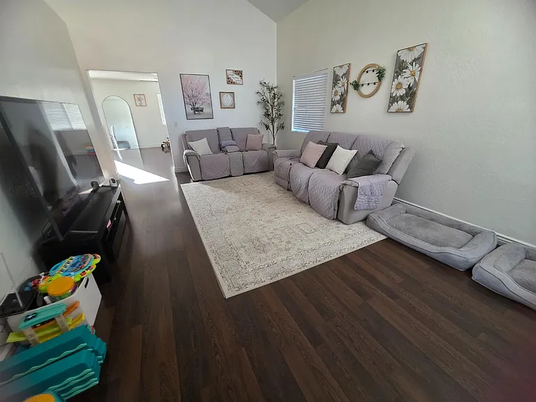 Unit Photo