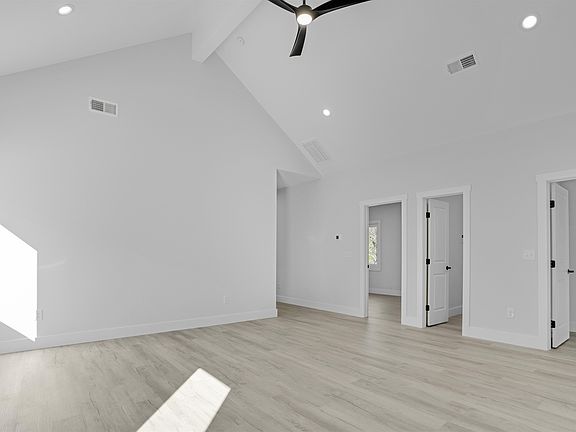 5th image of 1107 Elmore St