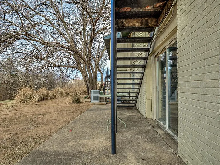 1703 E Lindsey St — Photo 40