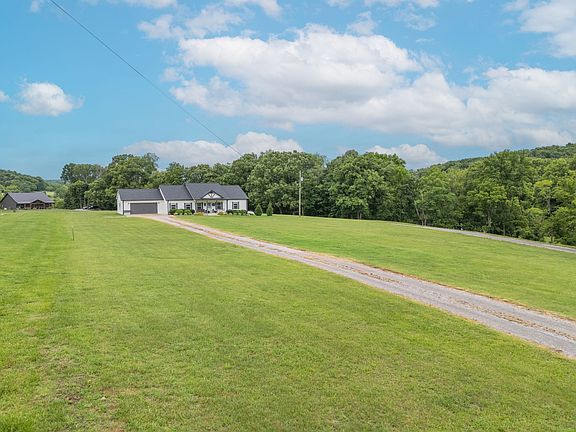 3rd image of 242 Plunkett Creek Rd