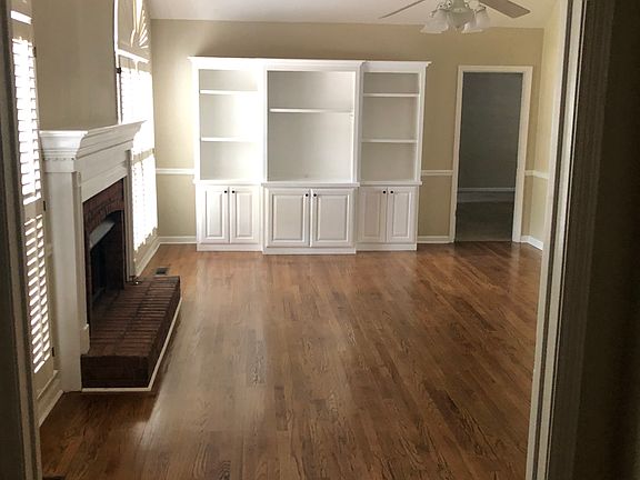 Living Room w/fireplace