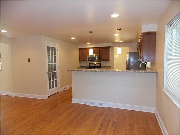 3rd image of 2648 Monterey Dr