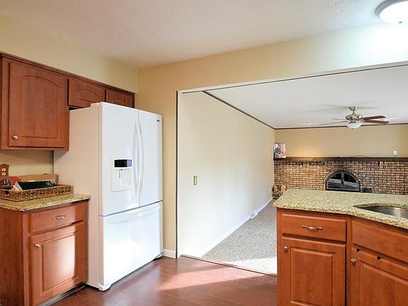 4th image of 9897 Hawley Dr