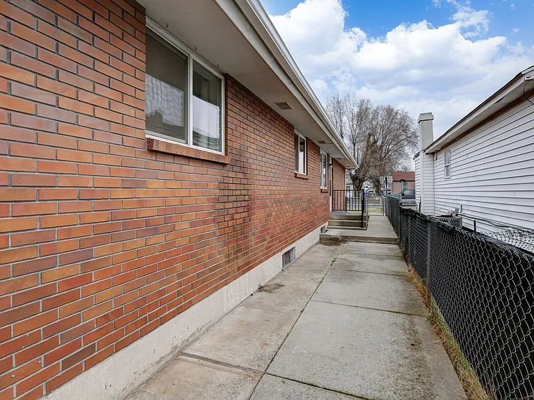 1206 E Heroy Ave — Photo 12