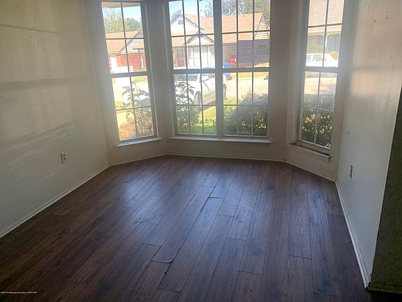 4th image of 3433 Laurelwood Dr