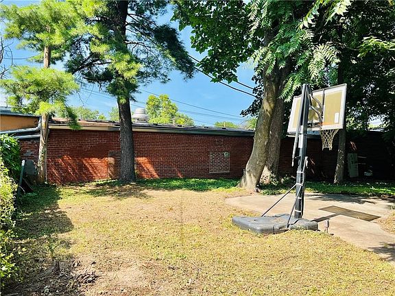 3rd image of 1905 Francis St