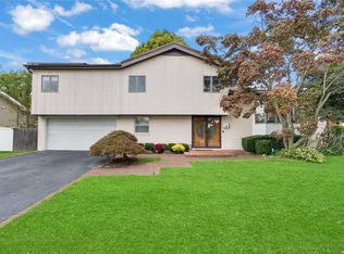 14 Tioga Dr, Jericho, NY 11753