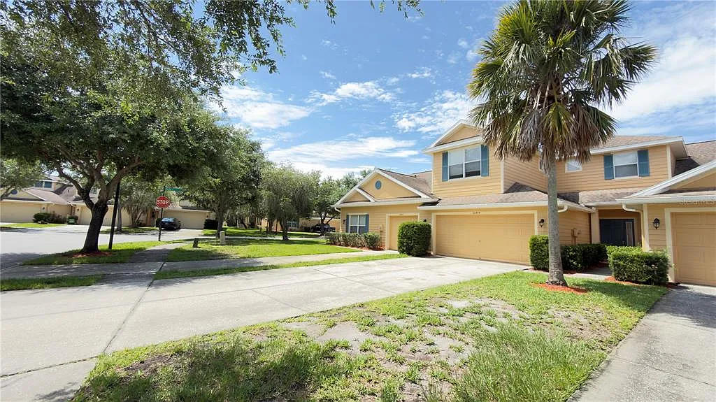 3 bed, 2.5 bath, 1455 sqft, $2,200 — Photo 4