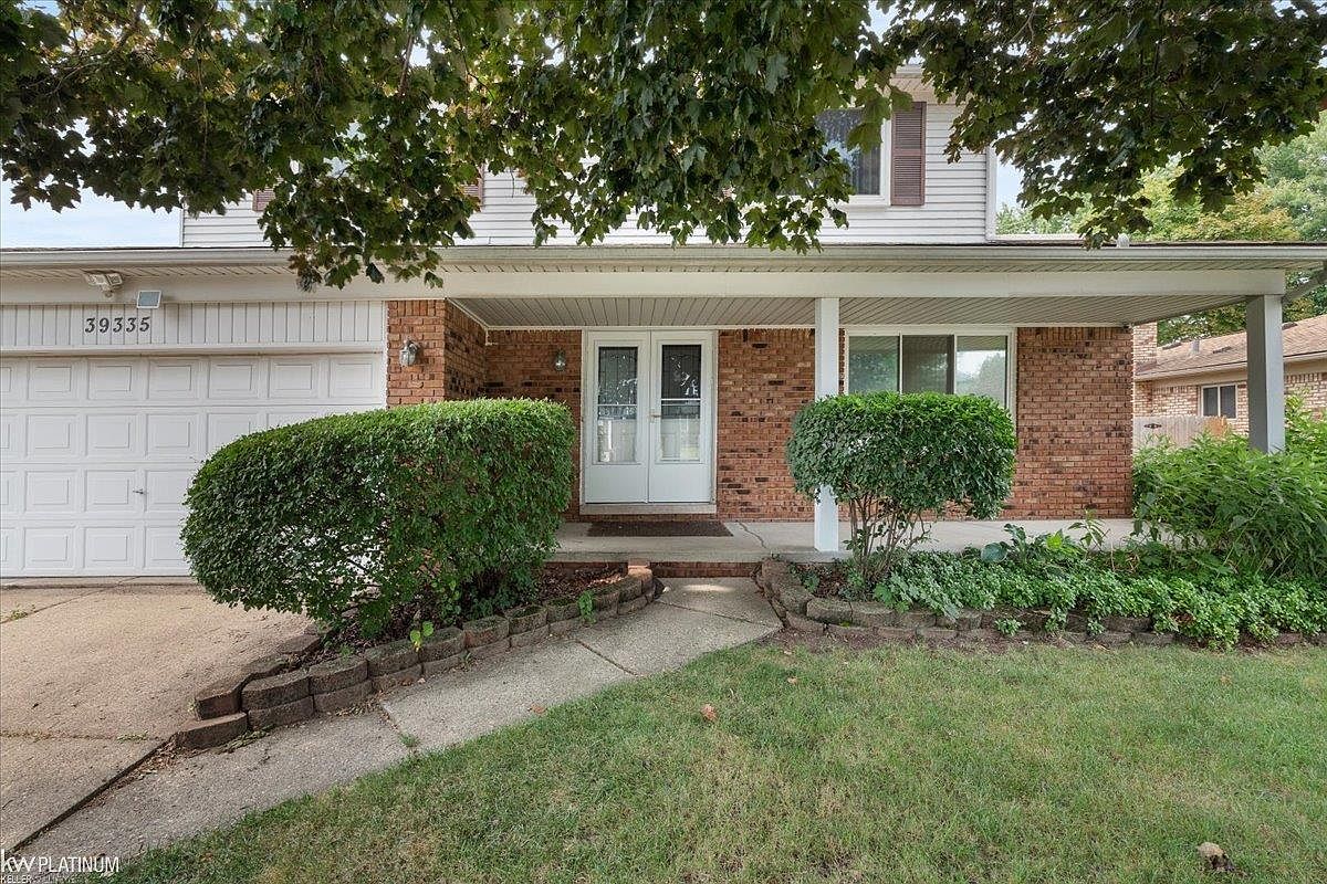 39335 Waldorf Dr, Clinton Township, MI 48038
