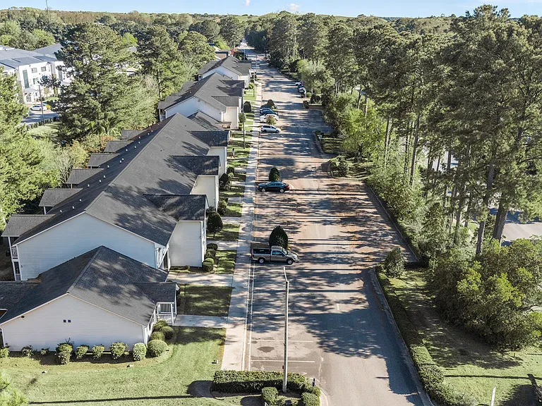Spring Lake Apartments — Photo 13