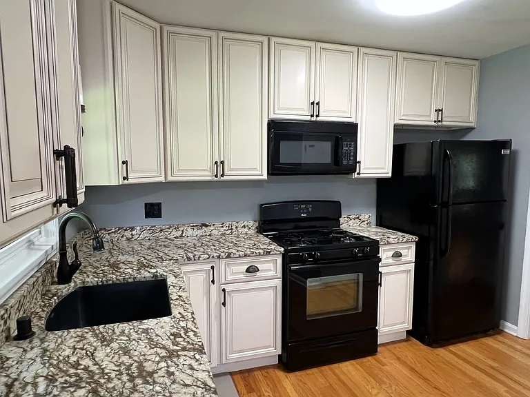1502 Lynn Way — Photo 16