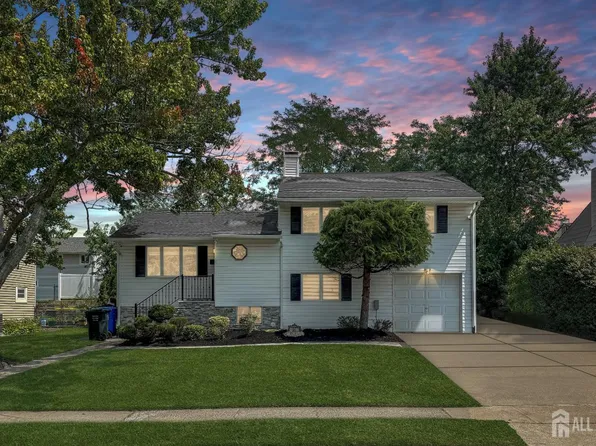 96 Tracy Dr, Fords, NJ 08863
