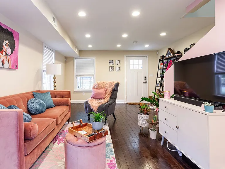 5337 Hayes St NE — Photo 2
