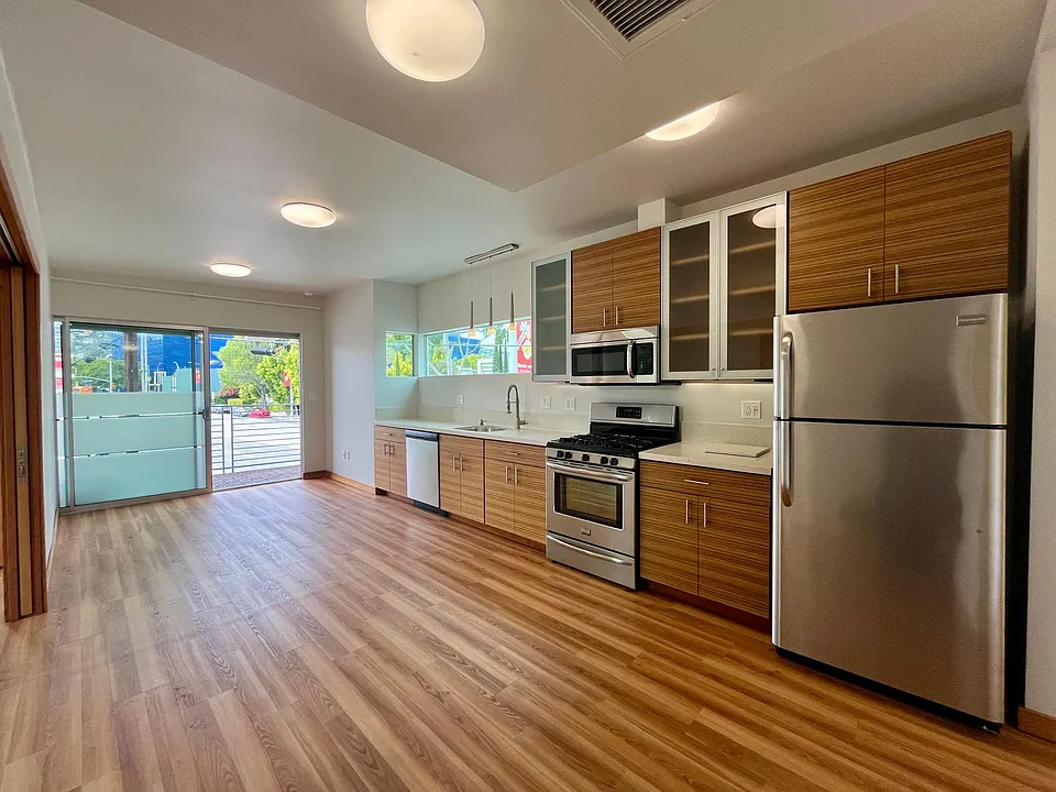 505 N San Vicente Blvd