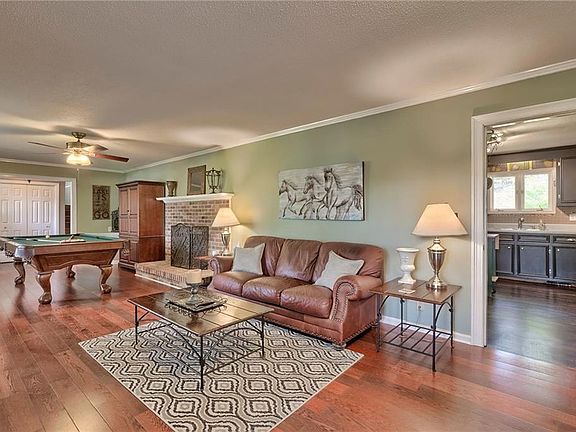 5th image of 125 Donna Marie Dr