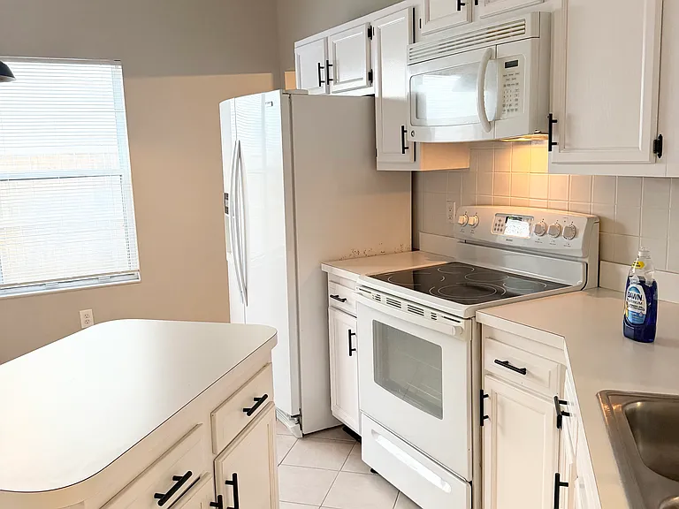 14174 Hampton Falls Dr N — Photo 41