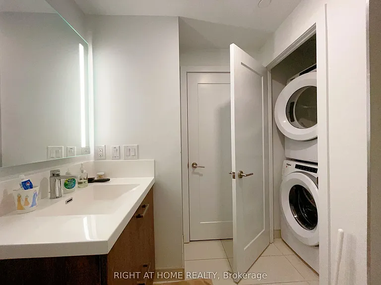 50 McCaul St #1011 — Photo 11
