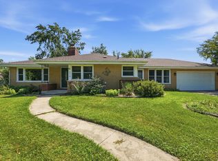 370 Oakwood Dr, Crete, IL 60417