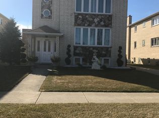 8650 Menard Ave, Burbank, IL 60459