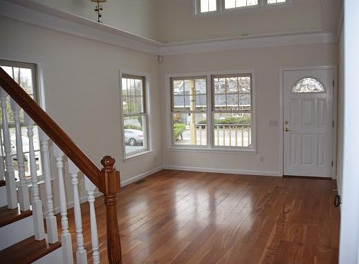 2nd image of 105 Farm St