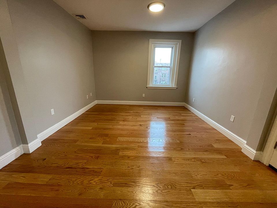 2nd image of 124 Berkshire St #5L