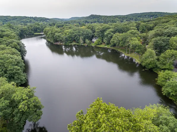 23 Cabot Ln, Kinnelon, NJ 07405