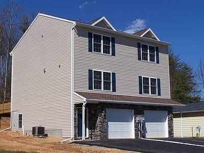 1st image of 1002A Terrace Heights Dr