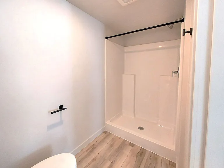 810 Yakima — Photo 11