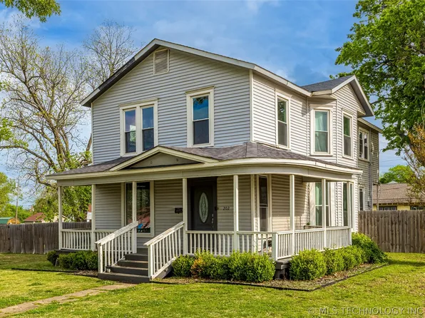 202 W 4th St, Claremore, OK 74017