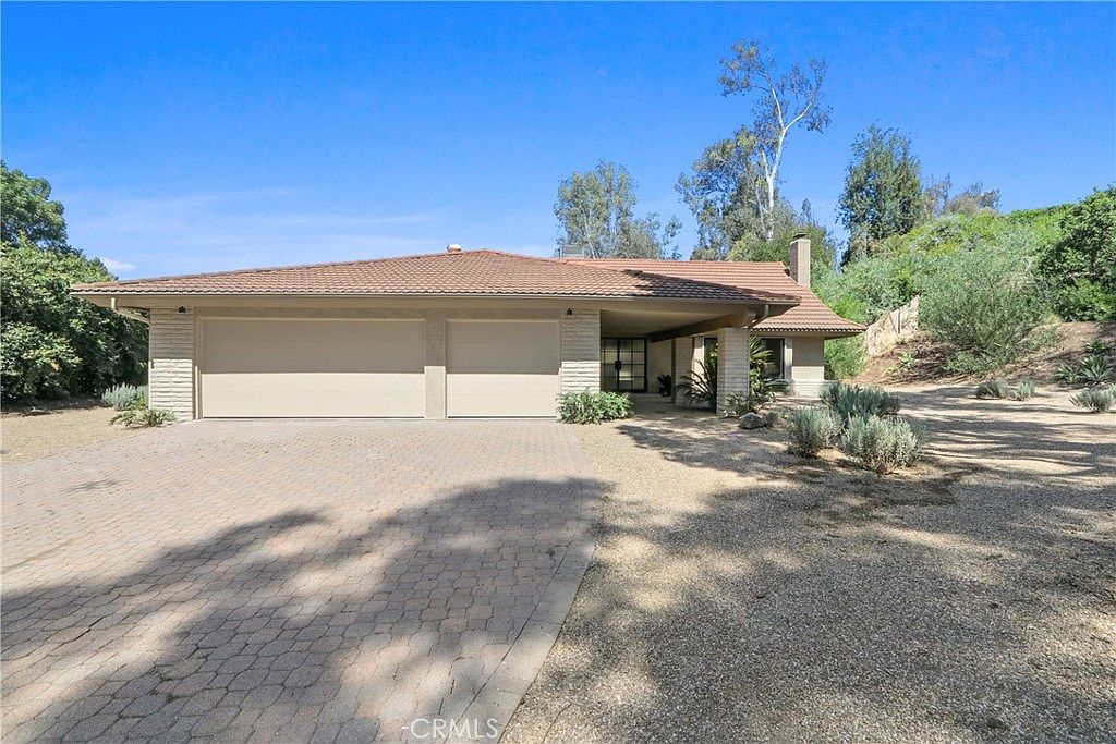 9335 Lindante Dr