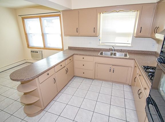 3rd image of 8527 W Berwyn Ave APT 1