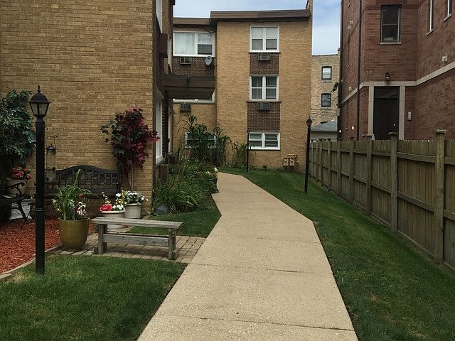 2nd image of 2060 W Chase Ave APT 3B