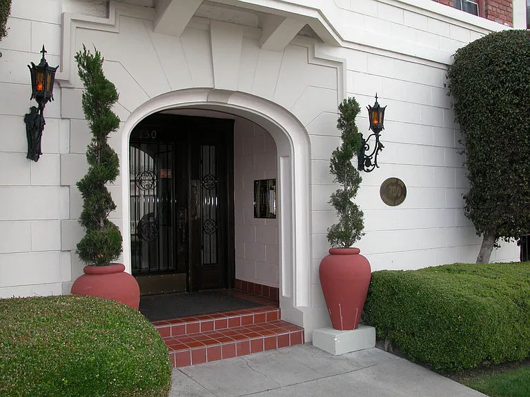 Grandview Apartments — Photo 6